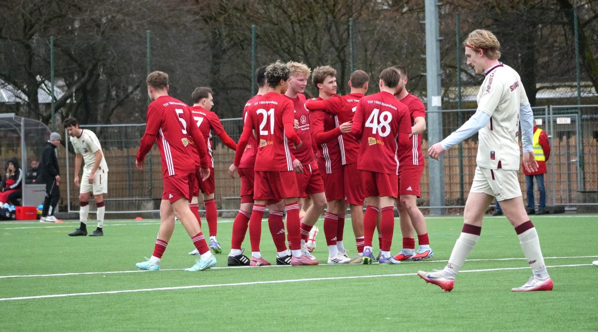 Herren-Schwabing-Muenchen-1200×0 Hochverdienter 1:0 Auswärtssieg für die 1. Mannschaft des TSV 1860 Rosenheim gegen FC Schwabing München beim Toto-Pokal