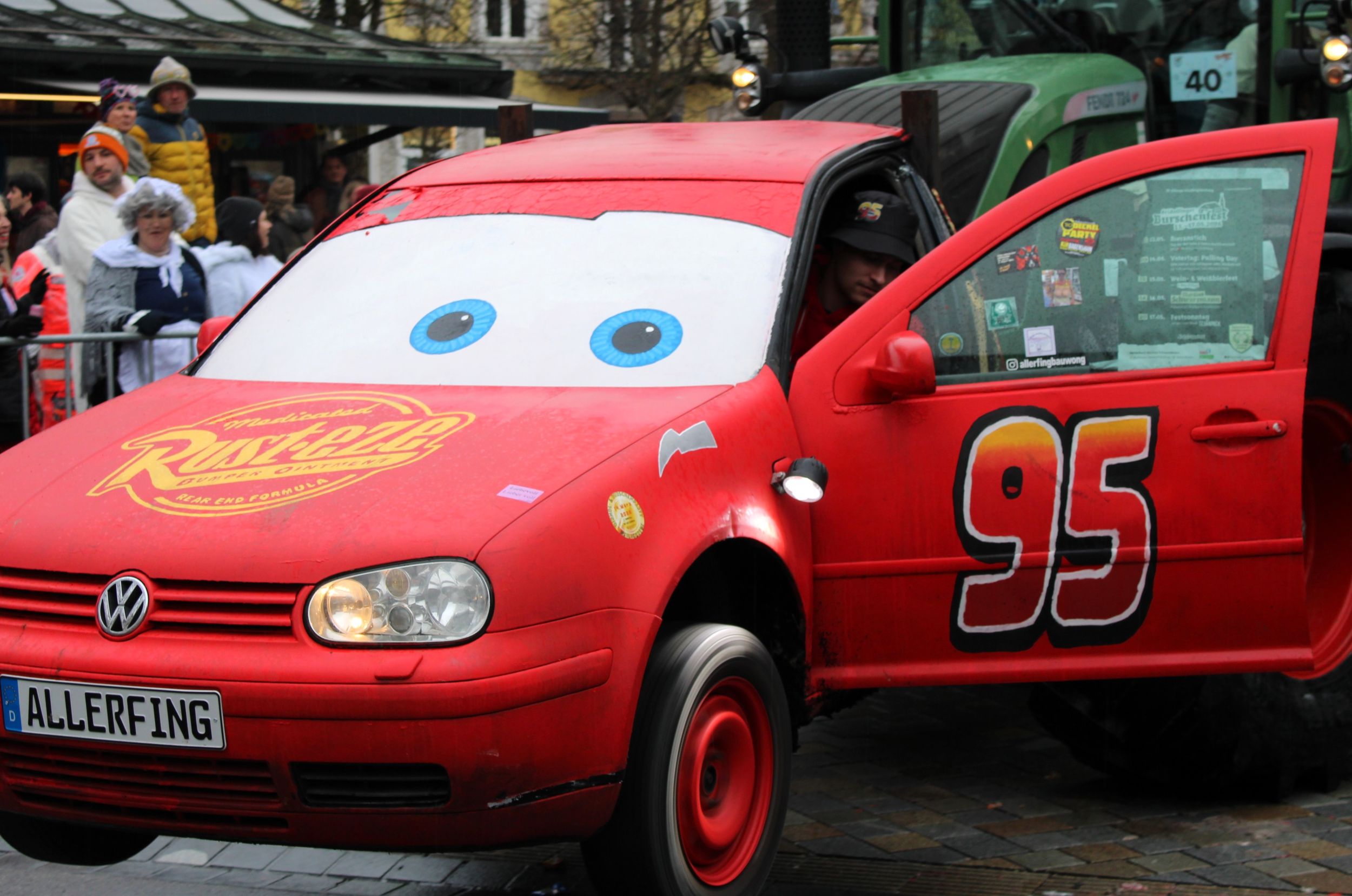 Mit Vollgas durch Traunstein - Dieser VW zog die Blicke auf sich Mit Vollgas durch Traunstein - Dieser VW zog die Blicke auf sich Copyright Hubert Hobmaier