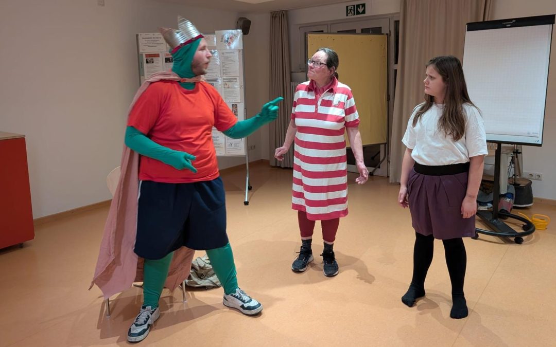 Ratten, Müll und ein falscher König: Die Olchis kommen in den Künstlerhof Rosenheim