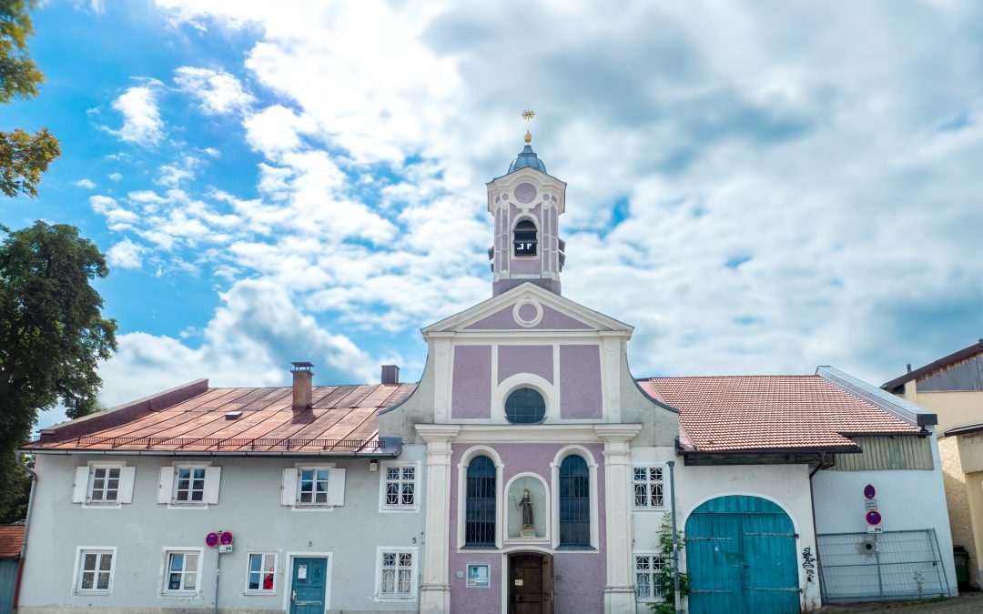 Von Bauhaus bis Bierkeller: Rosenheimer Themenführungen im März