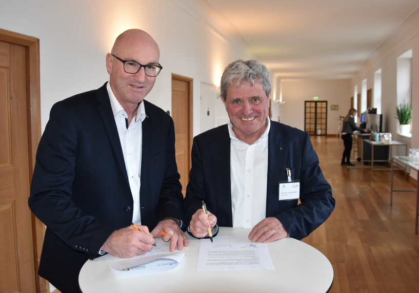 TH Rosenheim unterzeichnet Nutzungsvereinbarung für Technologietransferzentrum Baubiologie und Wohngesundheit