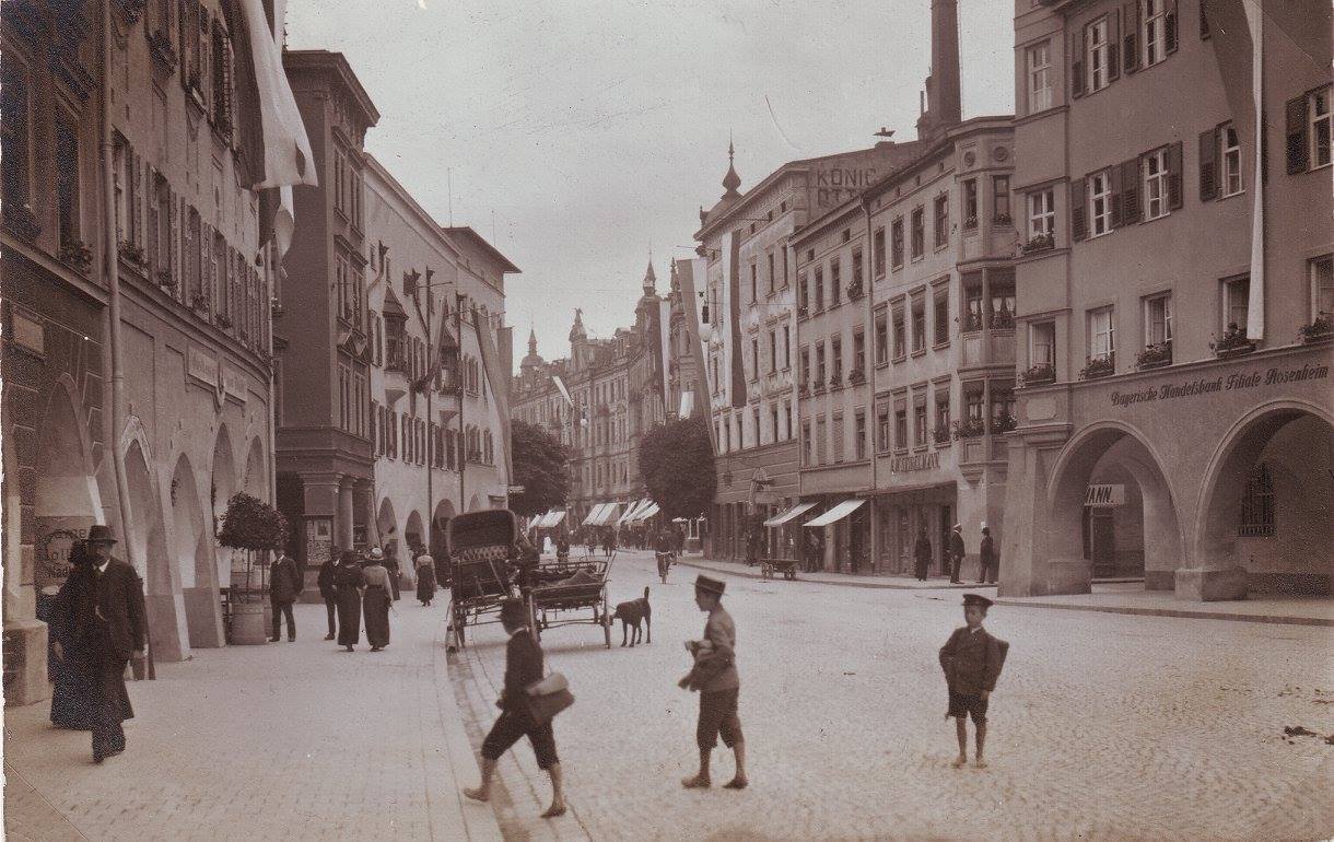 alt Max-Josefs-Platz in Rosenheim in der Zeit um ca. 1890. Foto: Archiv Herbert Borrmann