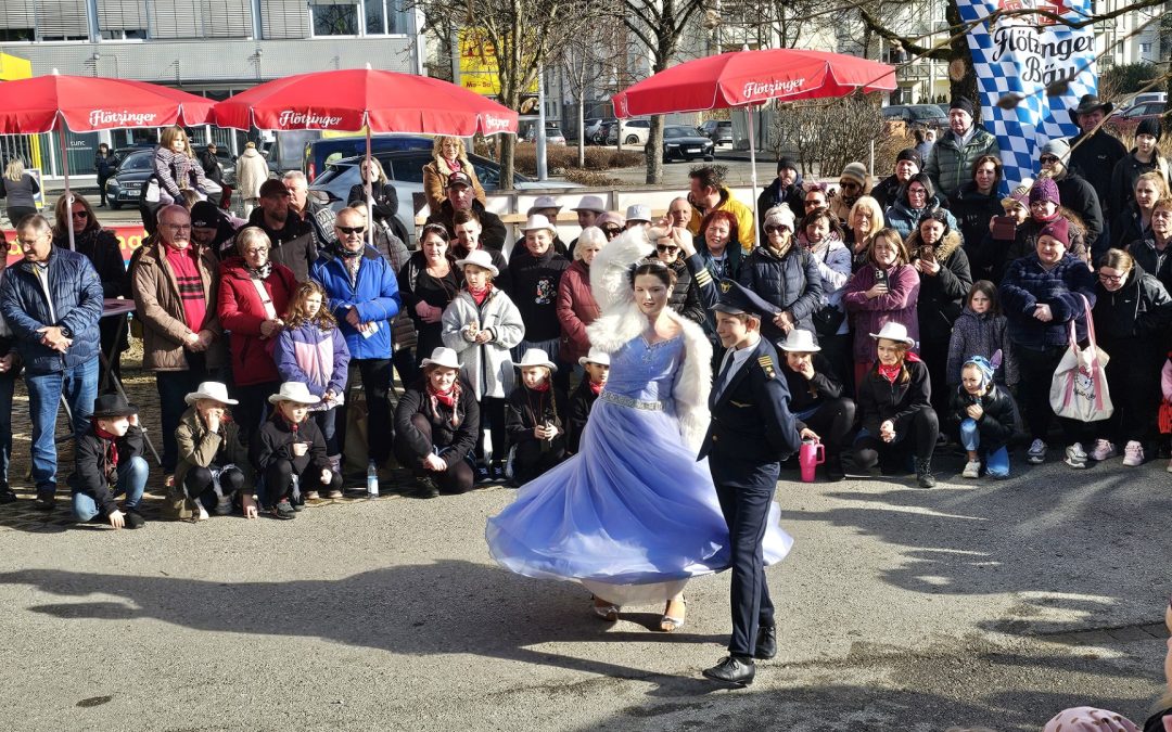 Rosenheim feiert Fasching: Gaudi vor dem OrthoDorn-Zentrum