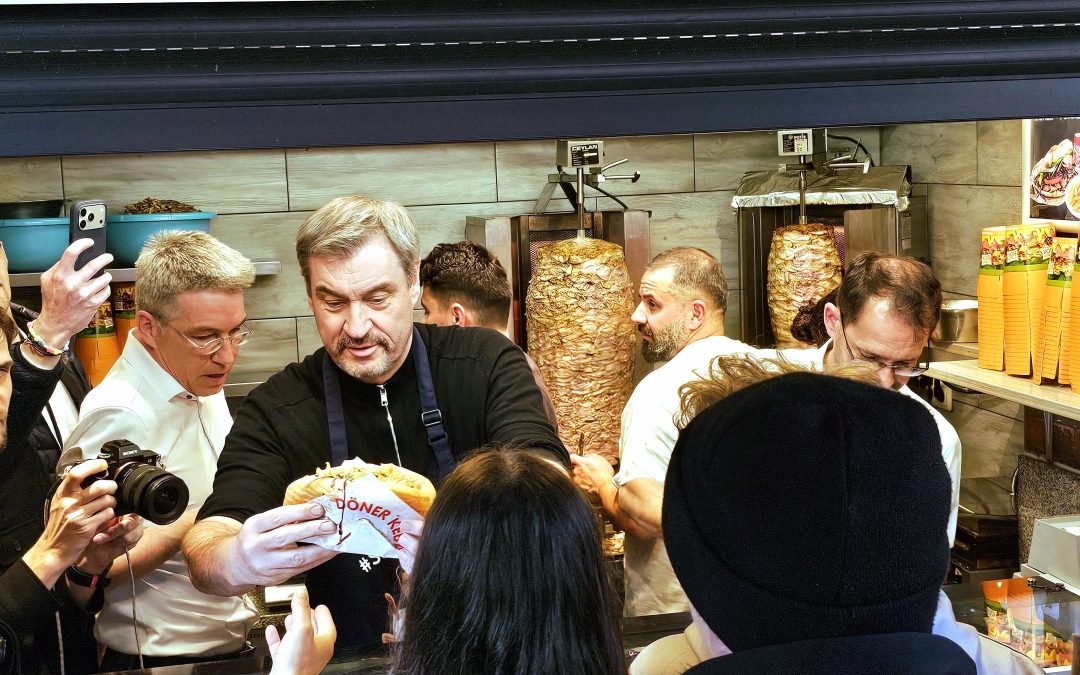 Söder am Dönergrill in Rosenheim: 150 Meter Schlange für Selfies und Gratis-Kebab