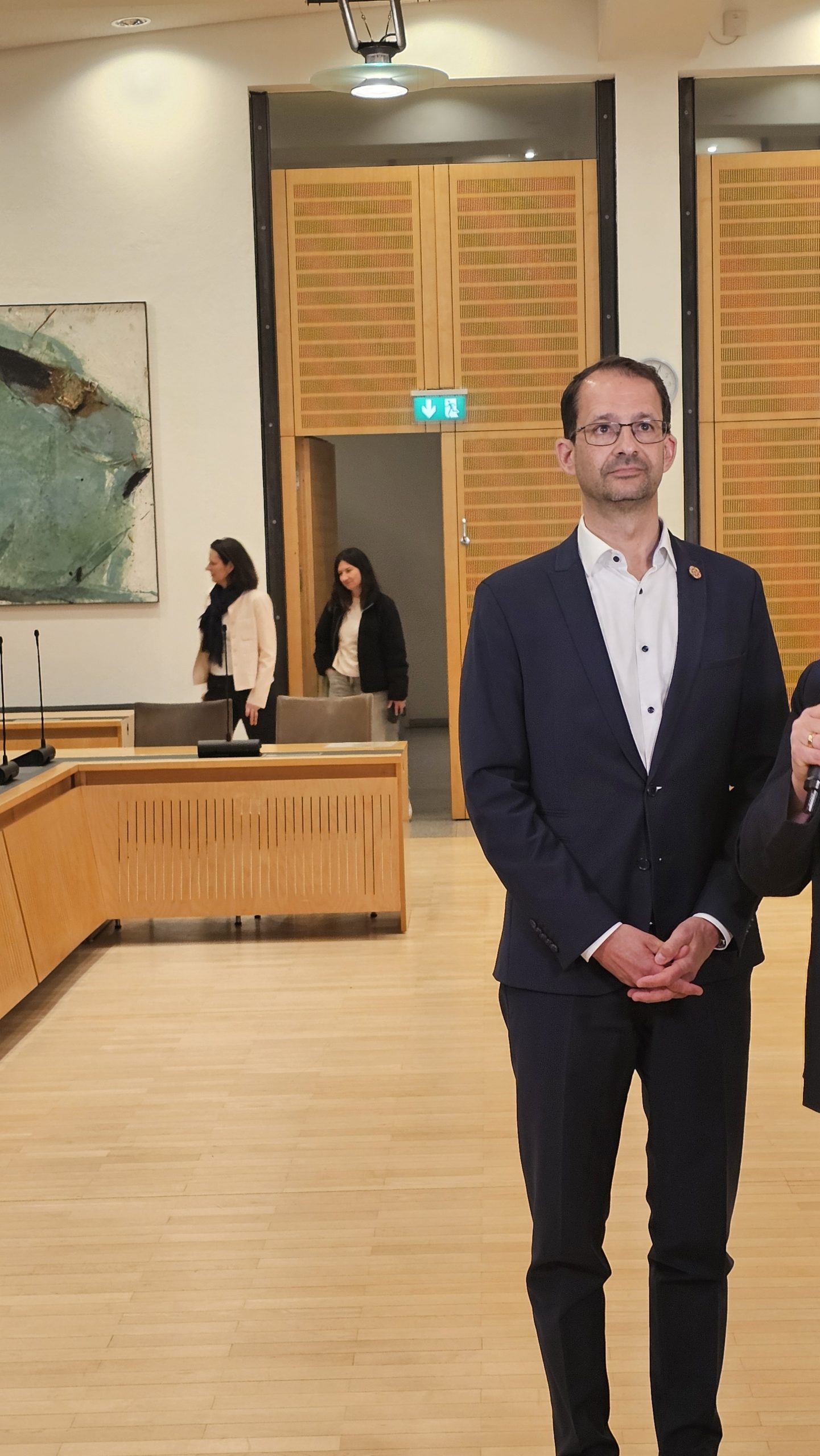 20260322_190428 Andreas März tritt vor die Kameras. Foto: Innpuls.me