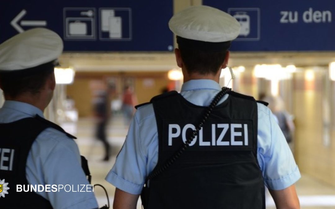 Verspäteter Sonderzug: Fans hinterlassen Schmierereien am Bahnhof München-Pasing