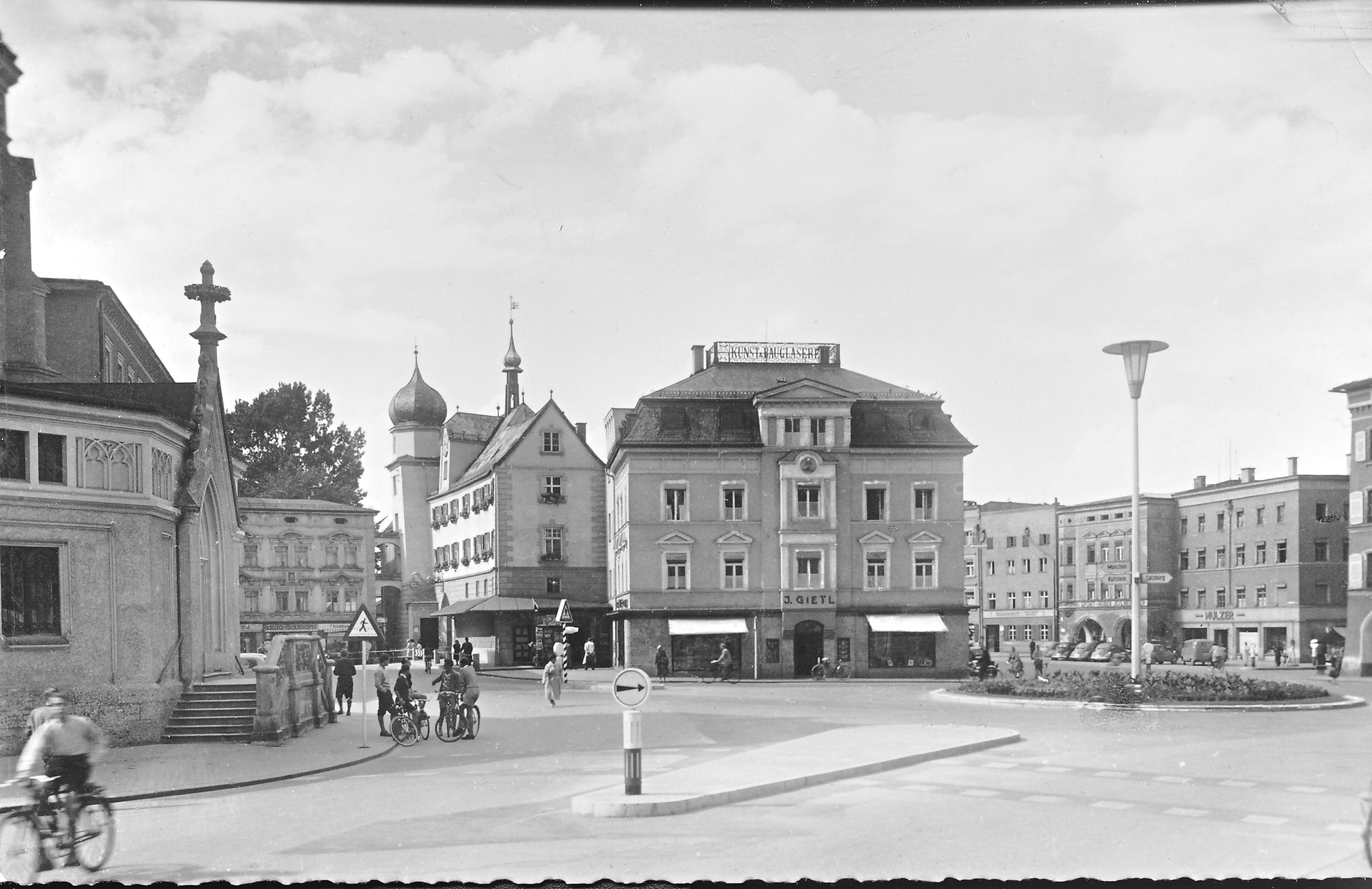 514355494_23983228914630095_4315422890583676238_n Ludwigsplatz in Rosenheim in den 1950er Jahren. Foto: Archiv Herbert Borrmann