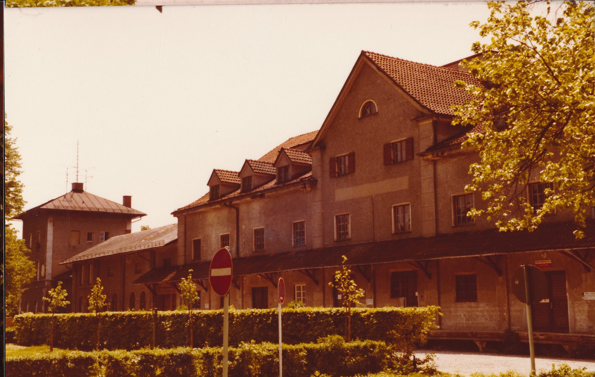 653905874_26251781774441453_6786738611697599919_n Rosenheimer Lokschuppen im Jahr 1979. Foto: Archiv Herbert Borrmann