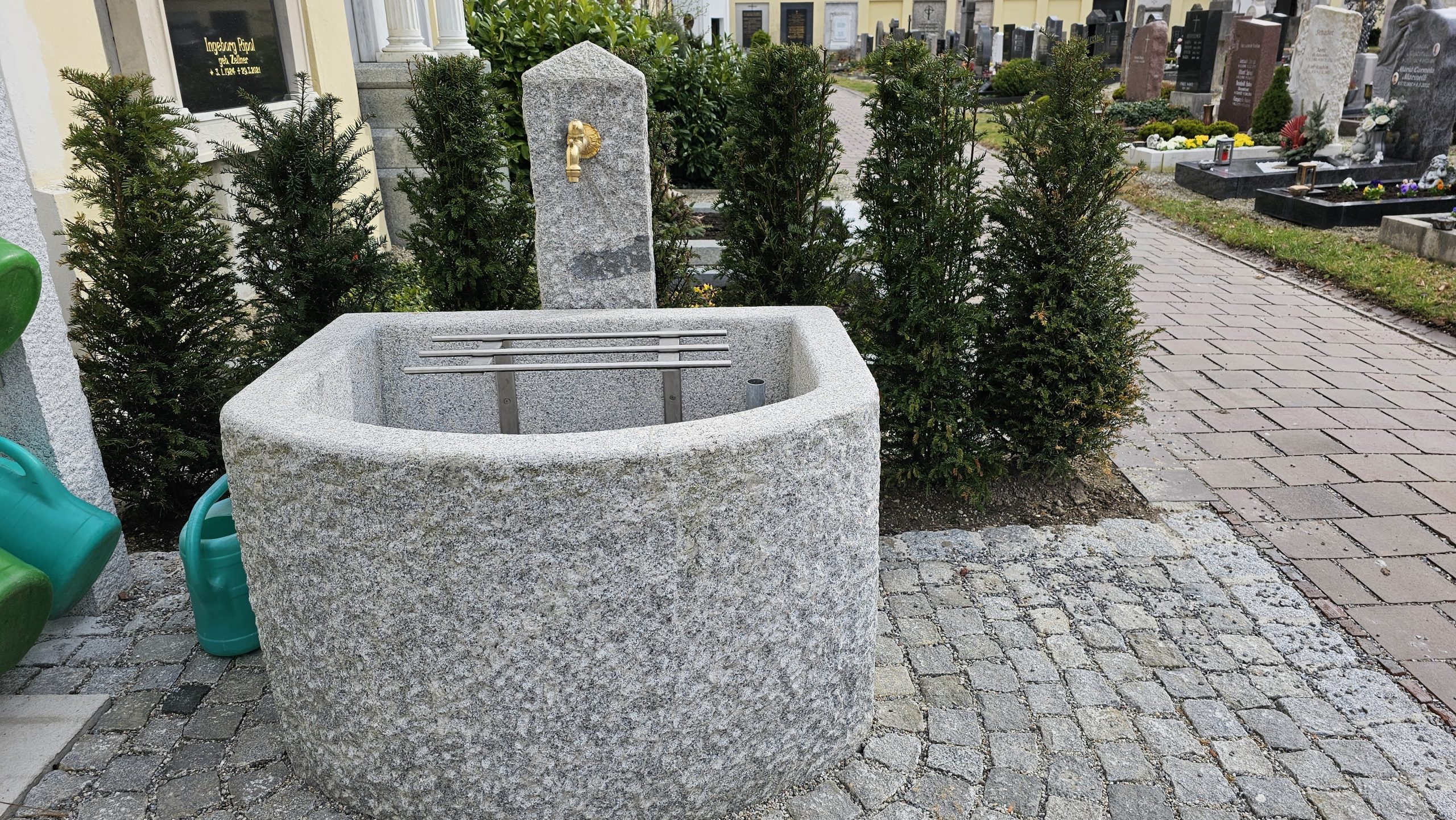 Friedhof Rosenheim (1) Brunnen am Städtischen Friedhof Rosenheim. Foto: Innpuls.me
