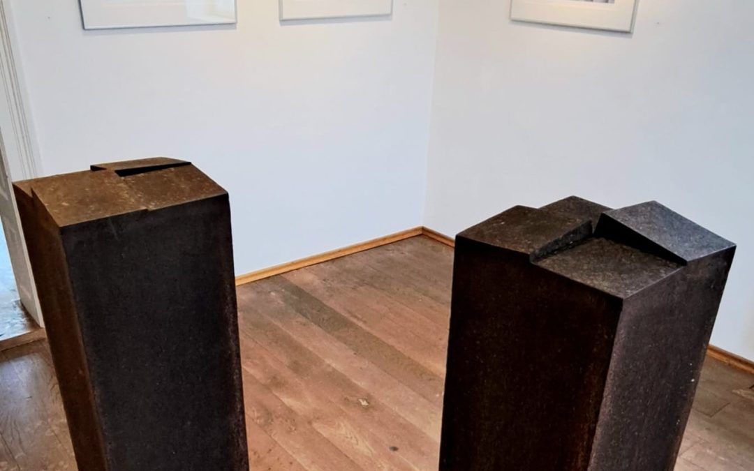 Farbintensive Malerei und eindrucksvolle Eisenplastiken in der Galerie Markt Bruckmühl