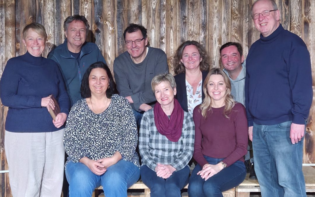 Die Heimatbühne Rosenheim befragt das RegenWurmOrakl