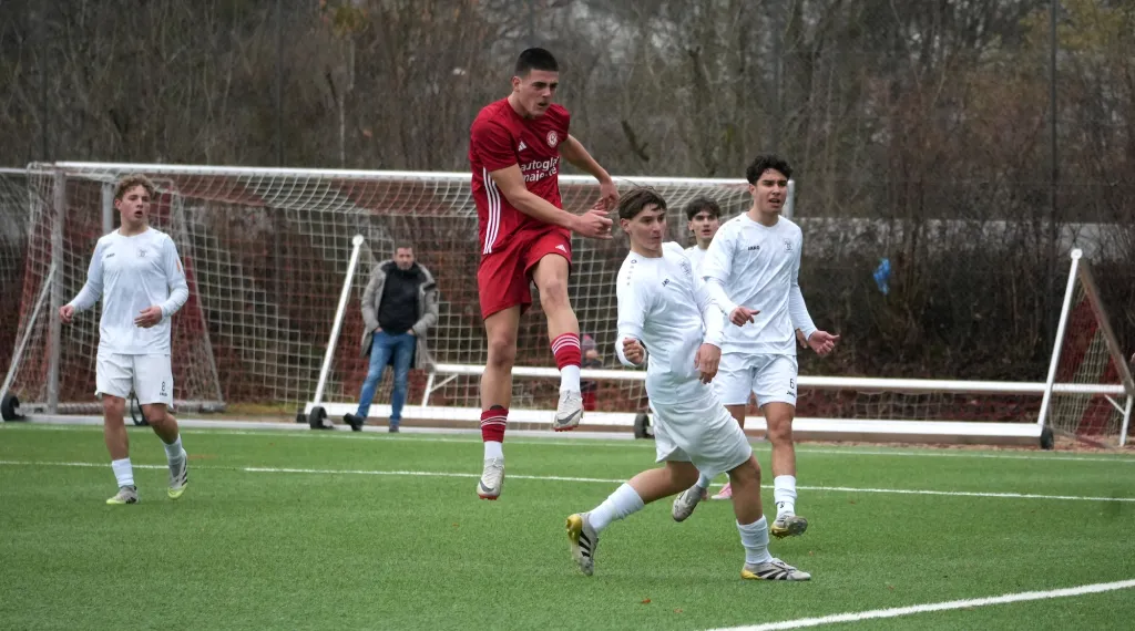 U19 des TSV 1860 Rosenheim startet Rückrunde mit klarem Heimsieg