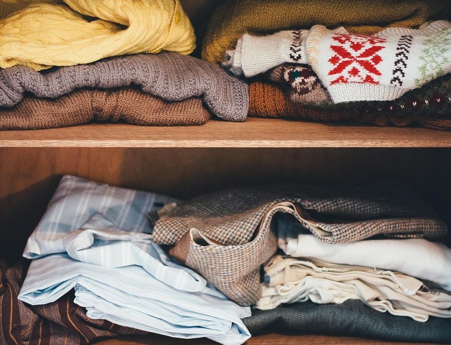 BRK-Kleiderläden im Landkreis Rosenheim: Am 24. März kostet jedes Kleidungsstück nur 2 Euro