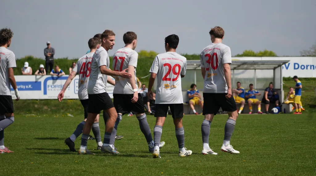 TSV 1860 Rosenheim übernimmt nach Auswärtssieg in Dornach die Tabellenspitze