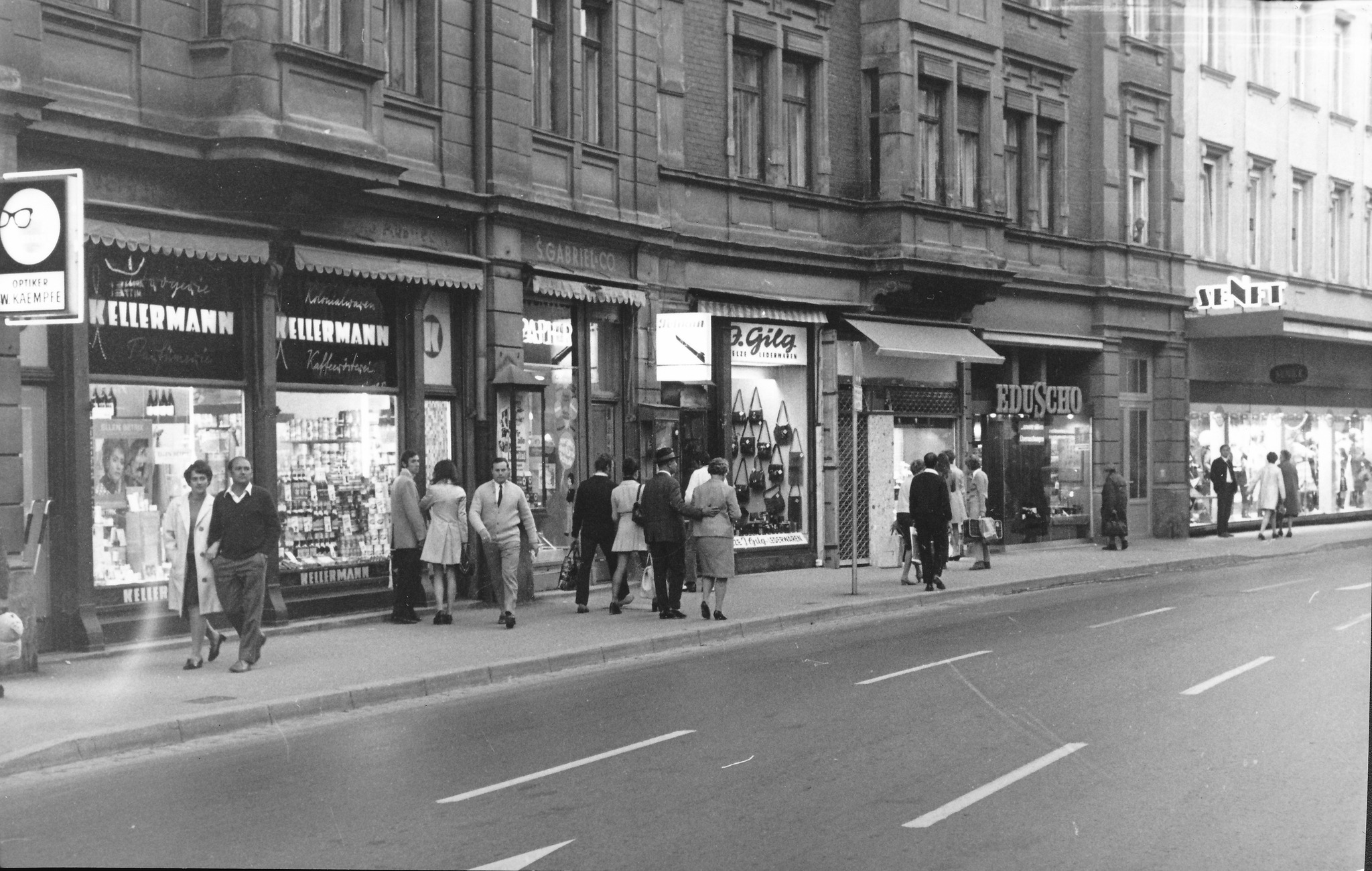 506050875_10077389212307300_8775353620589860941_n Münchener Straße in Rosenheim im Jahr 1970. Foto: Archiv Herbert Borrmann