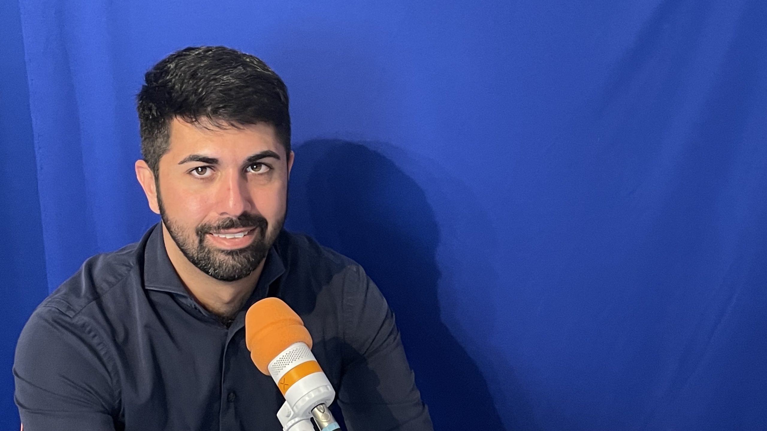 Abu 1 Abuzar Erdogan beim Interview bei Radio Regenbogen. Foto: Reinhart Knirsch