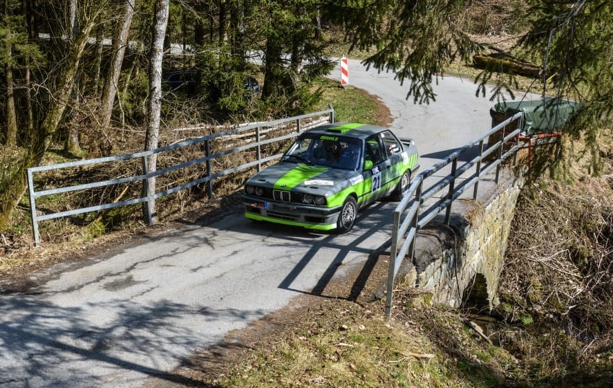 IMG-20260322-WA0003 1 RGR Rallye-Team Josef Haagn / Saandra Fellermair mit BMW 318 auf Podestkurs. Foto: Copyright Haagn.