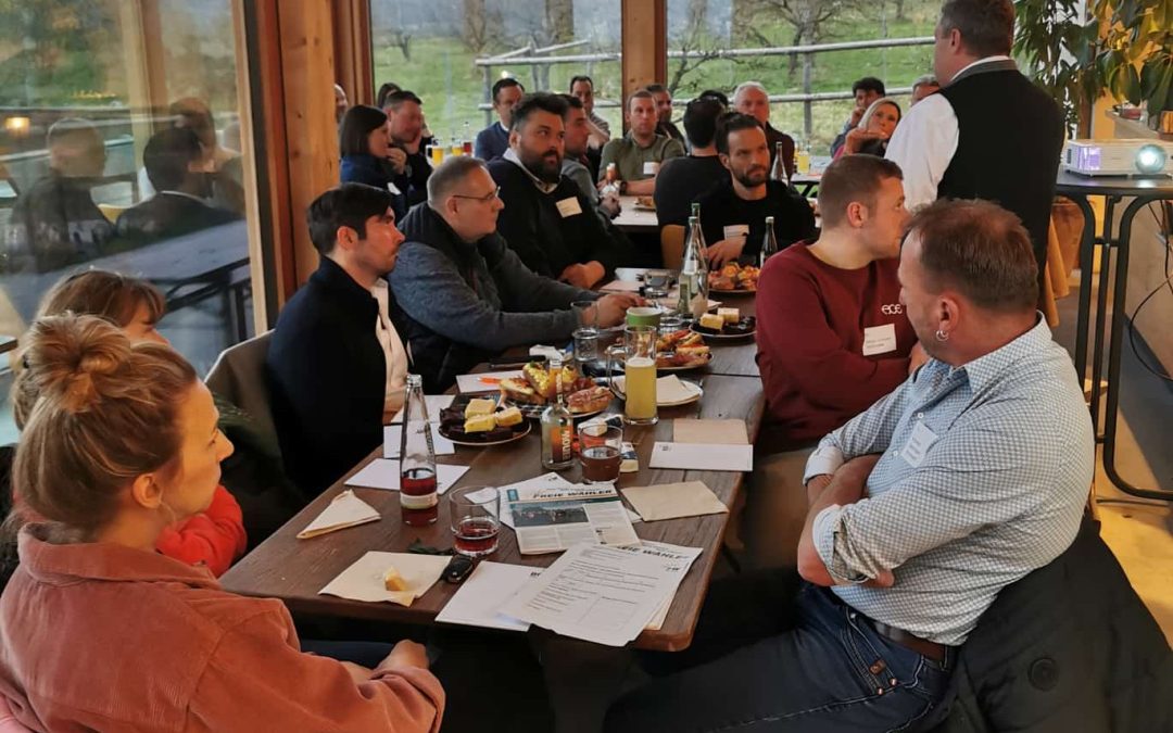 Neue Freie-Wähler-Gemeinderäte im Landkreis Rosenheim für ihr Amt geschult