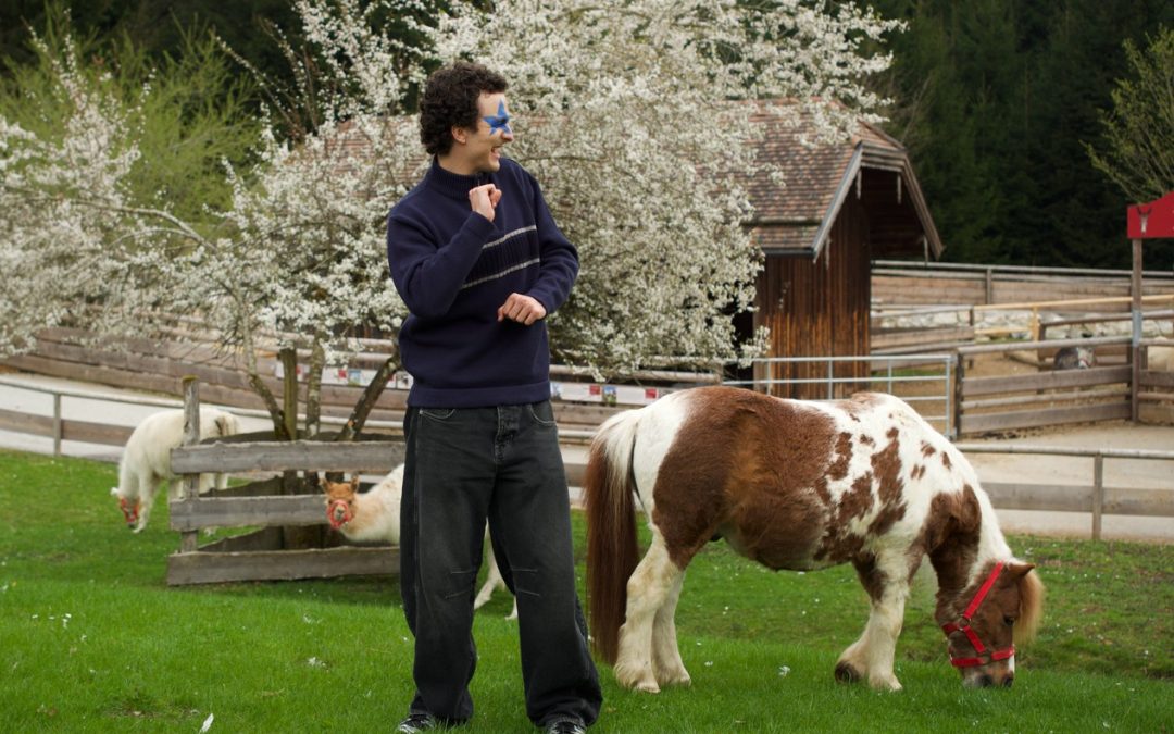 COSMÓ besucht Gut Aiderbichl: Musik trifft Tierschutz