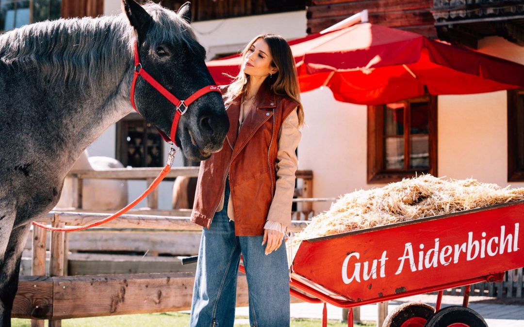 Cathy Hummels übernimmt Patenschaft für Pferd Kathi