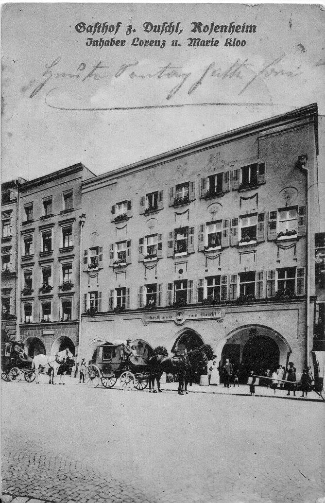 511154329_23915670684719252_5537773529508984174_n Gasthof Duschl am Max-Josefs-Platz in Rosenheim im Jahr 1918. Foto: Archiv Innpuls.me
