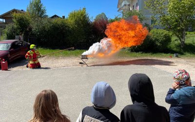 Tachinger Feuerwehr öffnet Tore – Zwei Grundschulklassen zu Besuch