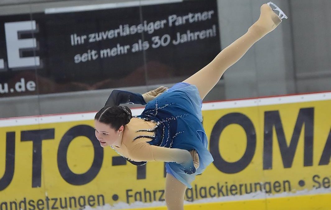 Eiskunstlauf: EV Rosenheim und SV Pang glänzen beim Festungs-Team-Pokal in Kufstein