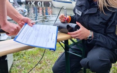 Wasserschutzpolizei bietet kostenlose Gravieraktion am Chiemsee an