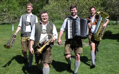 Volksmusikabend im Brunnenhof: Die jungen Hinterberger Musikanten spielen auf