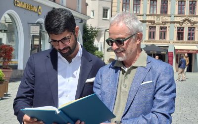 Drehbuch für neues Historisches Stadtspiel an Oberbürgermeister übergeben