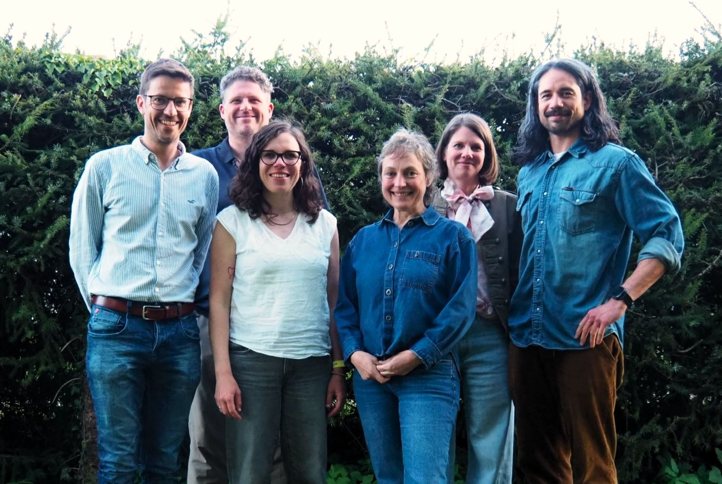 Vorstandschaft und Stadträte Initiative Traunstein Die neue Vorstandschaft der Initiative Traunstein gemeinsam mit beiden Stadtratsmitgliedern. Vorsitzender Johann Wimmer, Kassier Florian Fraunhofer, Schriftführerin Josephine Schmid, 2. Vorsitzende Roswitha Maier, Stadträtin und Fraktionsvorsitzende Sabine Garbarino und Stadtrat René Drost.. Foto: Hubert Hobmaier