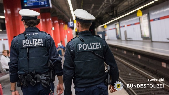 Auseinandersetzung bei Fahrscheinkontrolle am Karlsplatz – DB-Mitarbeiter leicht verletzt