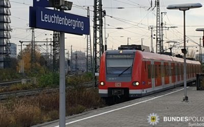 Mann greift Bahnmitarbeiter am Leuchtenbergring an