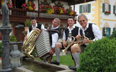 Volksmusik im Brunnenhof: „4 Hinterberger Musikanten“ spielen am 18. Juni in Bad Aibling