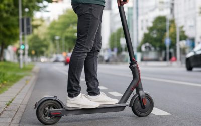 E-Scooter-Fahrer übersehen – 19-jähriger schwer verletzt