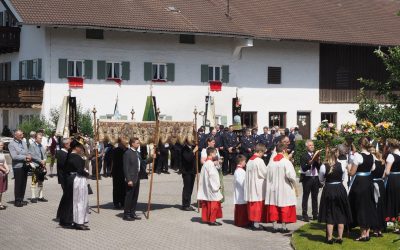 Fronleichnam in Rosenheim: Gottesdienste und Prozessionen in der Innenstadt und Pang