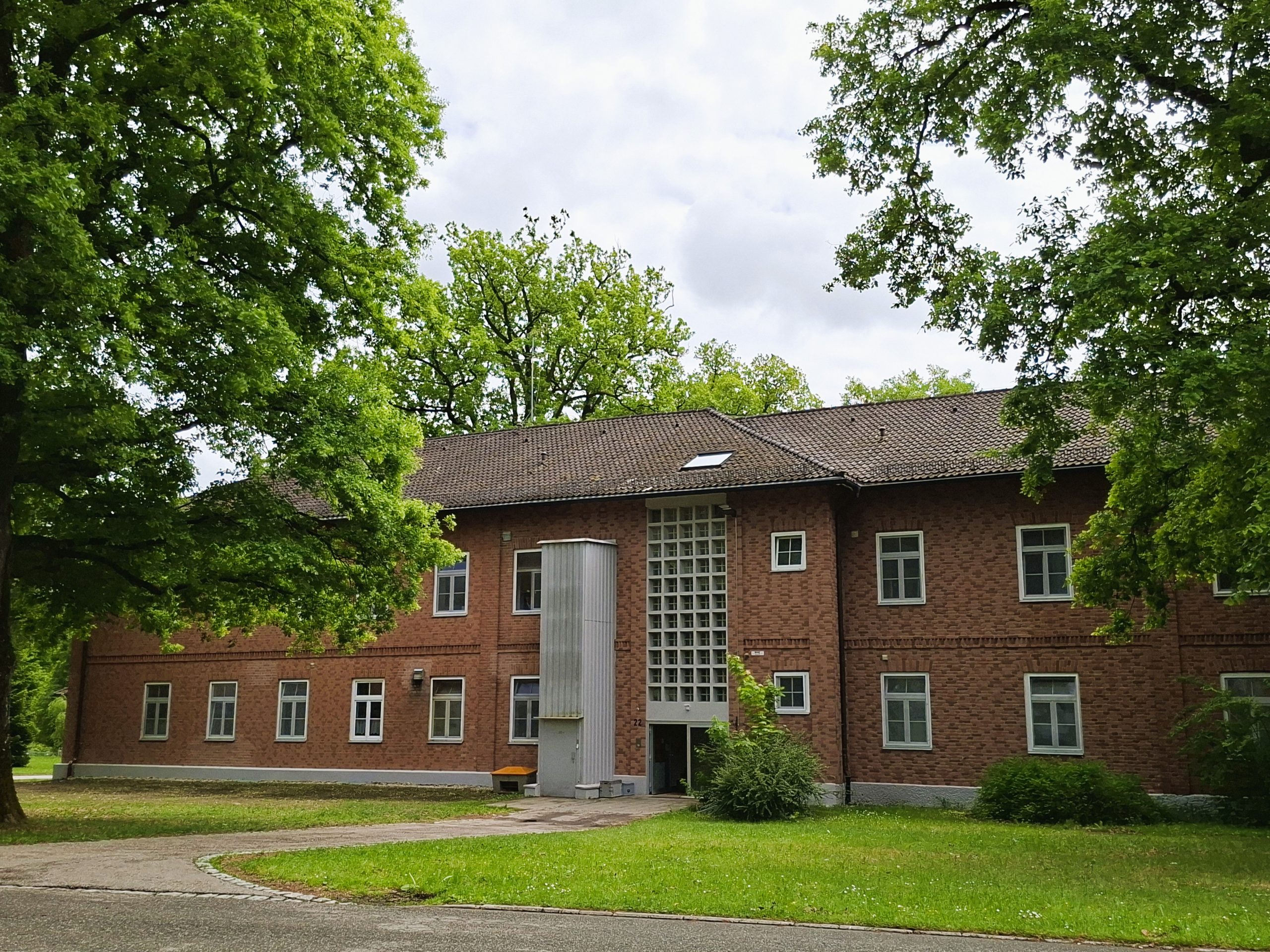 Im Haus 22, angegliedert an die Suchtstation S4 liegt die Tagesklinik in unmittelbarer Nähe zum stationären Setting. Im Haus 22, angegliedert an die Suchtstation 54 liegt die Tagesklinik in unmittelbarer Nähe zum stationären Seeting. Foto: Copyright kbo Inn-Salzach-Klinikum