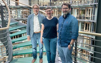 E-Business School Dr. Kalscheuer gewinnt bundesweiten KI-Wettbewerb mit Universität aus London