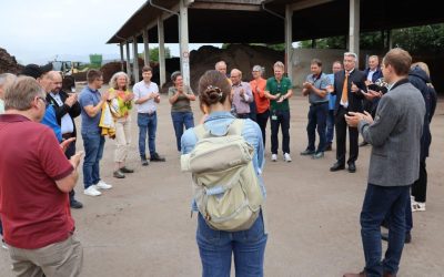 Umweltausschuss des Landkreises vor Ort: Einblicke in Kompostieranlage in Bruckmühl