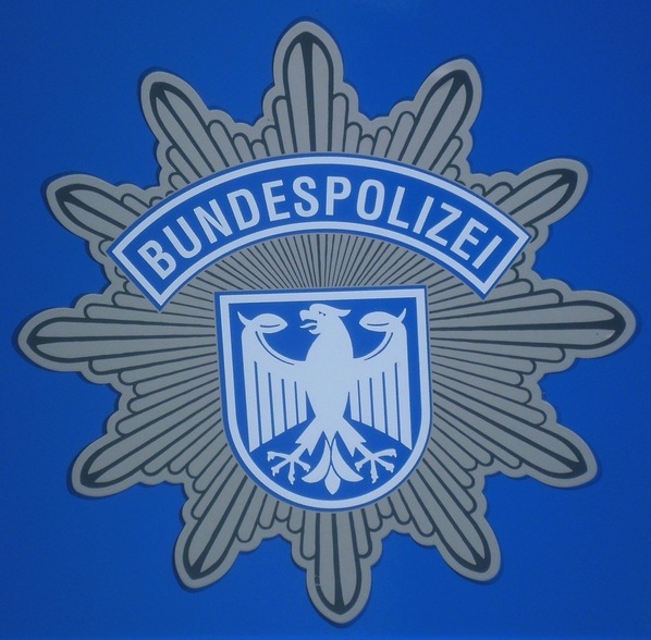 Kiefersfelden: 15-jährige bei Grenzkontrolle entdeckt – europaweit gesucht