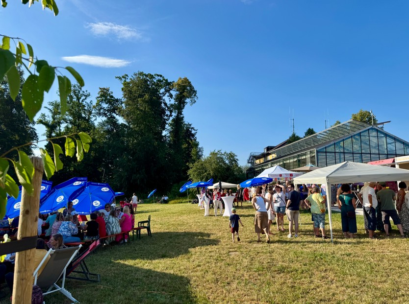 Gute Laune beim Sommerfest der Simssee Klinik