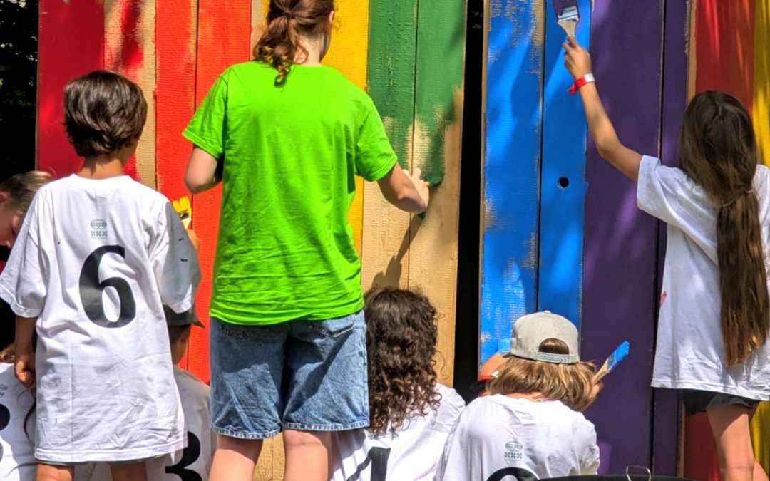 7ß Kinder bauen ein großes Baumhaus: Bauwoche auf dem Aktivspielplatz Hüttenstadt ausgebucht