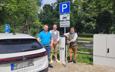 Neue E-Ladesäulen in Eggstätt in Betrieb