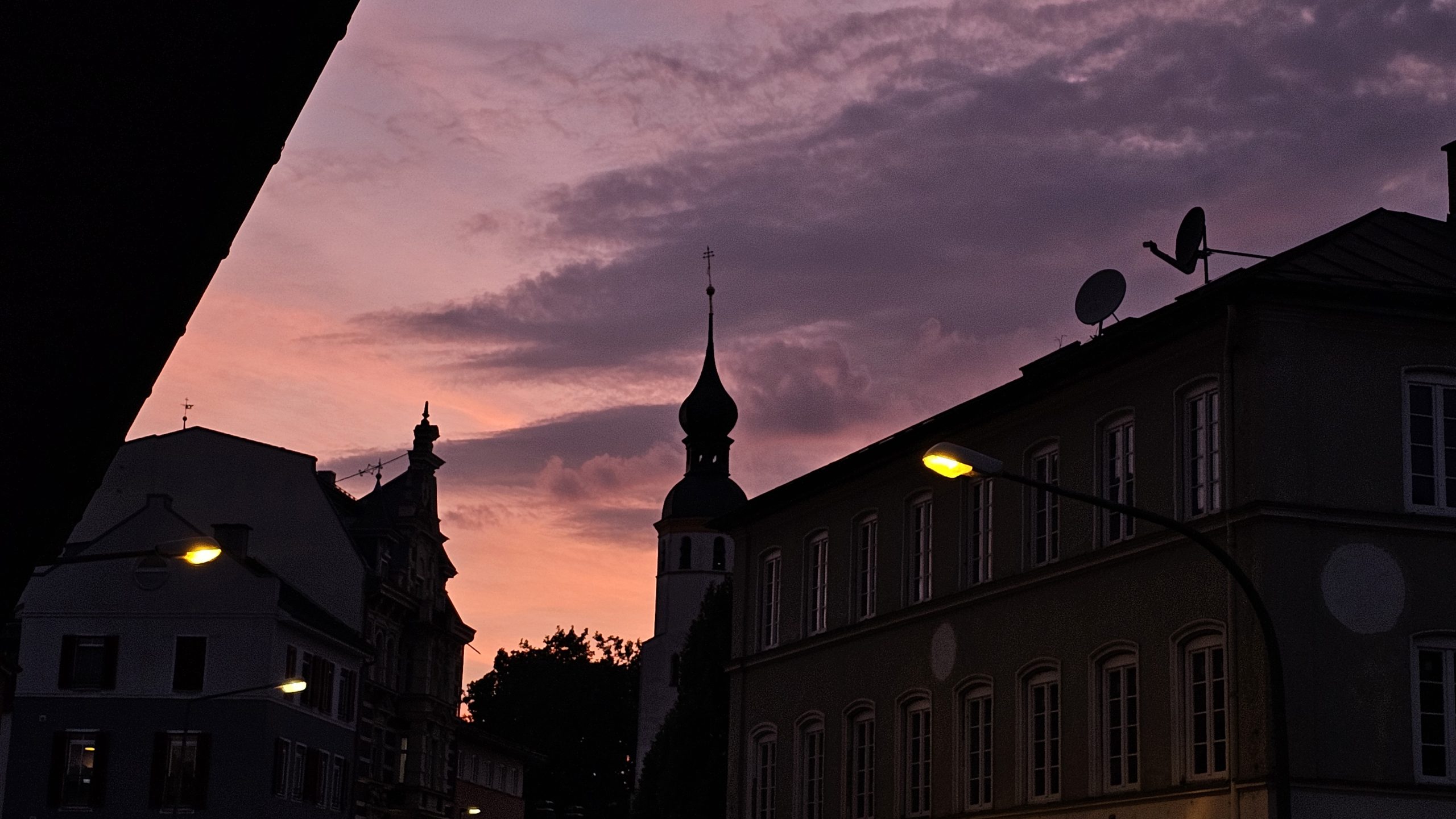 Rosenheim Sonnenuntergang Sonnenuntergang in Rosenheim, rosa Himmel. Copyright Josefa Staudhammer