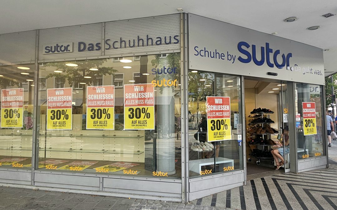 „Wir schließen – alles muss raus“: Fragen um Sutor-Filiale in Rosenheim