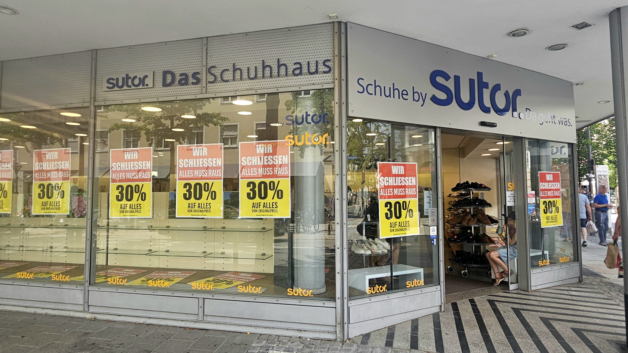20260718_130242 Räumungsverkauf beim Schuhhaus Sutor in der Münchener Straße 1 in Rosenheim im Juli 2026. Foto: Josefa Staudhammer