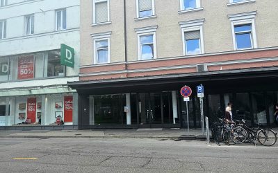 Schild abmontiert, Räume leer: Neuer Leerstand in der Rosenheimer Bahnhofstraße