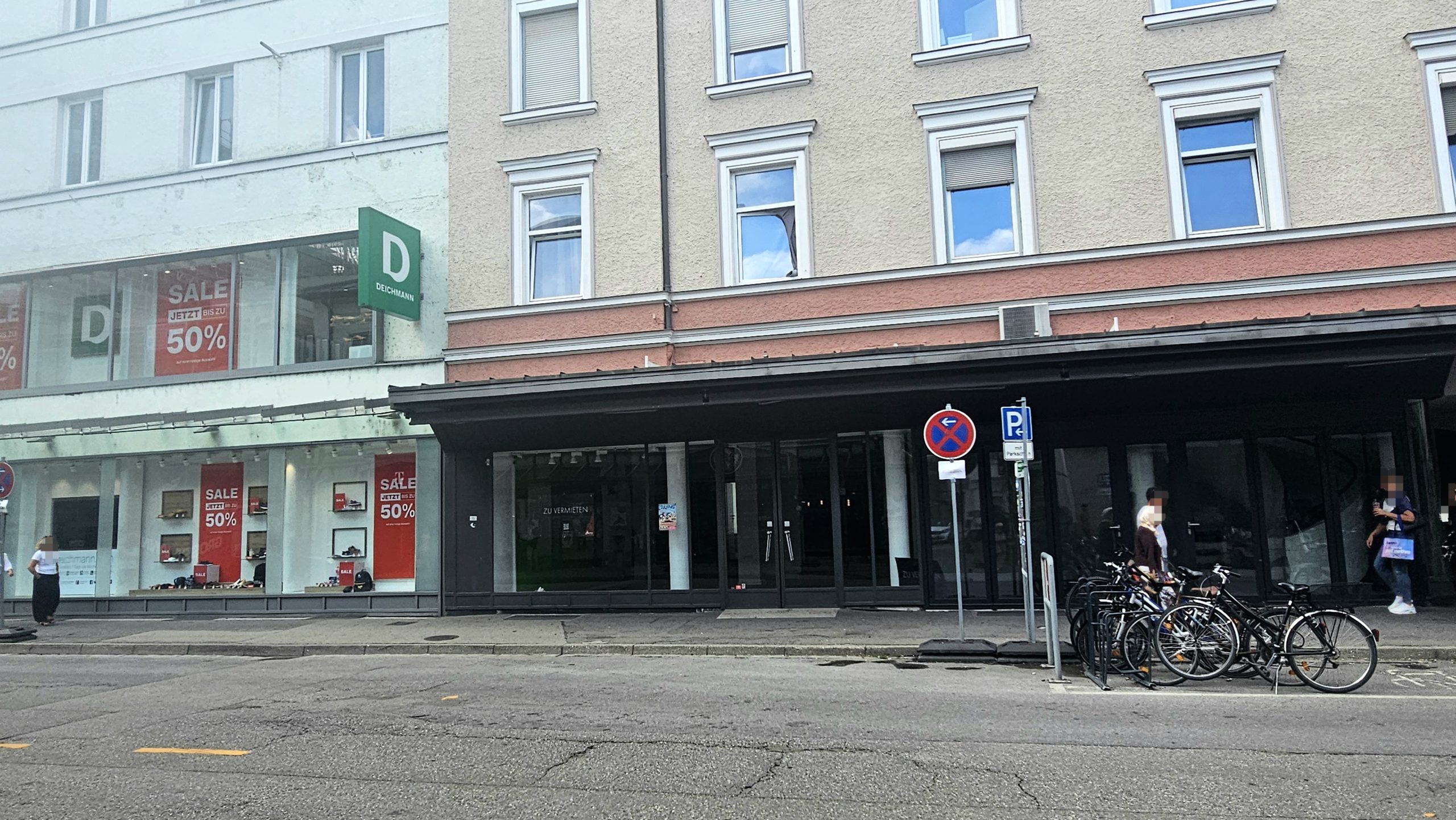 20260718_131224 Leere Räume in der Bahnhofstraße: Wo bis zuletzt das „Pane e Caffè“ war, stehen die Türen nun geschlossen, die Einrichtung ist verschwunden. Foto: Josefa Staudhammer