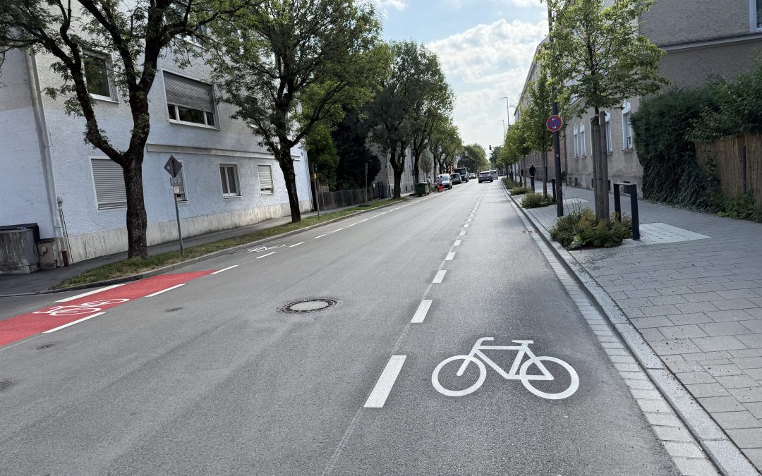 Rosenheim: Neue Fahrradschutzstreifen in der Küpferlingstraße angebracht