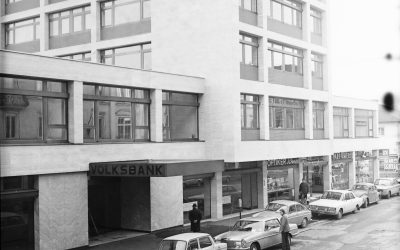 Volksbank, Bahnhofstraße, Rosenheim, 1971. Das Gebäude wurde am